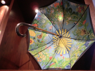 レディースジブリ美術館　フレスコ画　傘